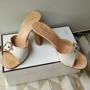 COACH slides, Size 8 - Daryn Mini Logo Ivory